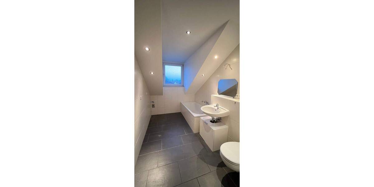 Große 4-Zimmer-Wohnung mit Balkon im Herzen von Feucht 4 zimmer