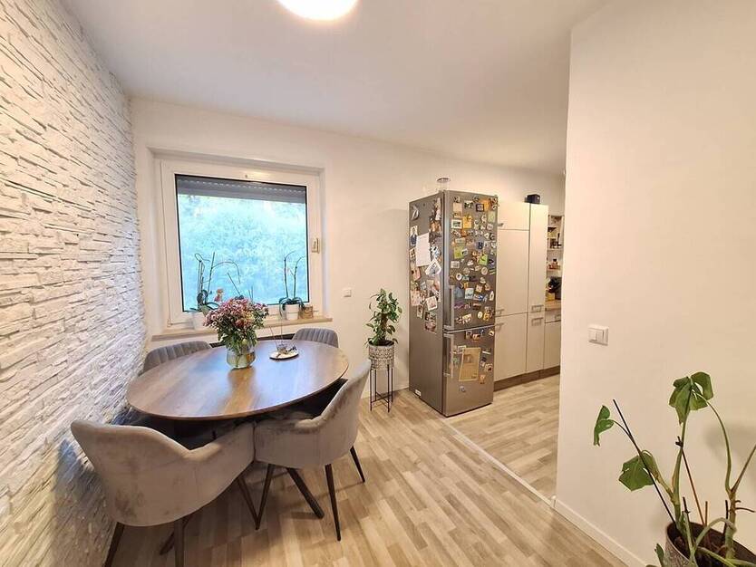 Renovierte 3-Zimmer Wohnung im Hochparterre mit Balkon und Einzelgarage