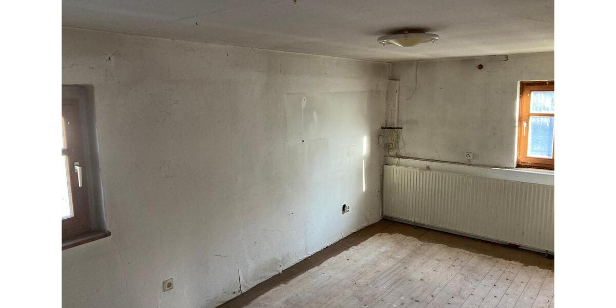 Einfamilienhaus Neuendettelsau - 9 Zimmer, 114 m&sup2;, 140.000&euro; | Angebot:24709906