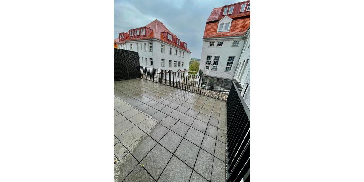 Spektakuläre Drei-Zimmer-Dachterrassen-Wohnung in komplett sanier 3 zimmer