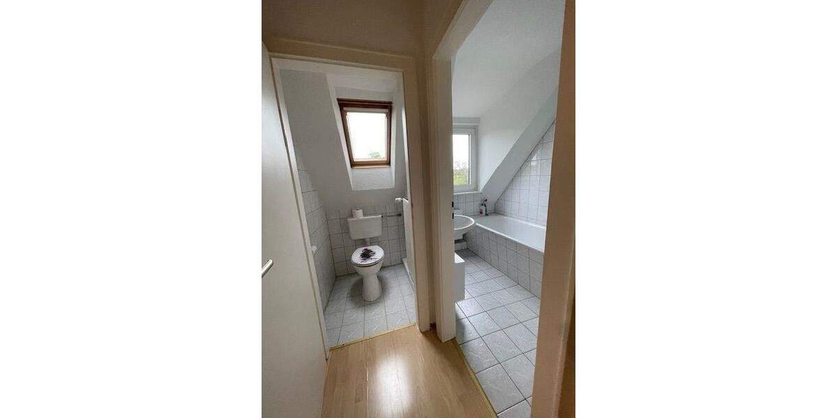 ***NEUES JAHR NEUE WOHNUNG...die RUHE SPÜREN...tolle Dachwohnung...EINBAUKÜCHE*** 3 zimmer