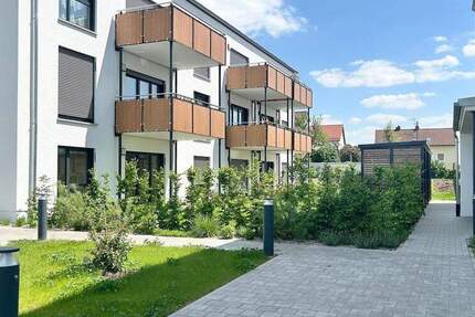 ***LIEBLINGSPLATZ*** SONNIGE 2 Zimmer Wohnung MIT EINBAUKÜCHE TERRASSE UND GARTENANTEIL
