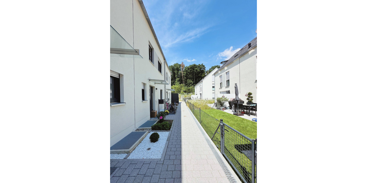 Reihenmittelhaus Nürnberg Lohhof - 5 Zimmer, 121 m&sup2;, 690.000&euro; | Angebot:26331800