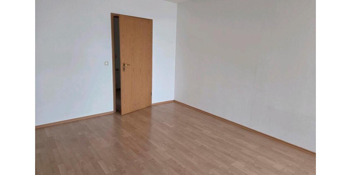 Unvermietete 3 Zimmer Dachgeschoss Wohnung 3 zimmer