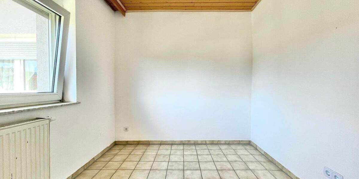 Frei ab sofort: Fürth, helle 4-ZW, 52m², im 2.OG mit Aufzug 4 zimmer