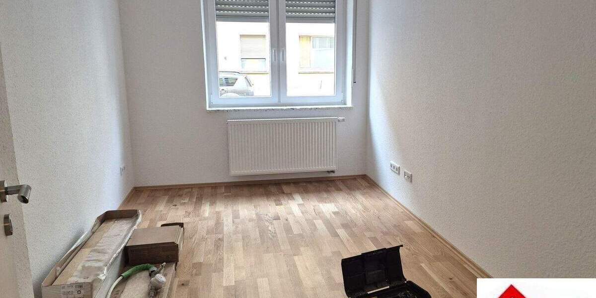 *Frisch modernisiert - 3 Zimmer - Bad mit Fenster - ruhige Seitenstraße* 3 zimmer
