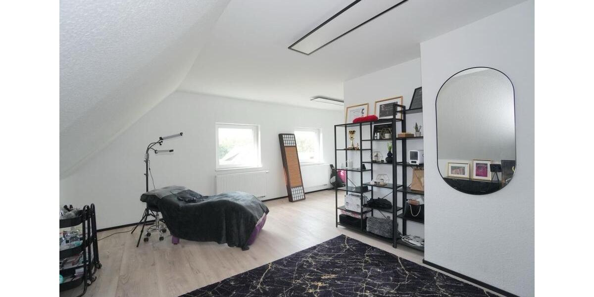 Dachgeschoßwohnung Nürnberg Gleißhammer - 2 Zimmer, 80 m&sup2;, 1.300&euro; | Angebot:26131707