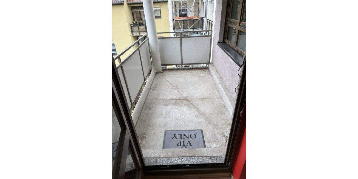 Helle, teilrenovierte 2-Zimmerwohnung - Frisch gestrichen - Neue Böden - TG-Stellplatz - Balkon 2 zimmer