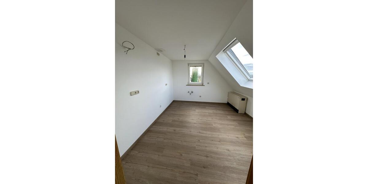Dachgeschoßwohnung Heßdorf - 3 Zimmer, 70 m&sup2;, 690&euro; | Angebot:27622519