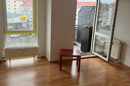 1-Zimmer-Wohnung mit Balkon und Aufzug, auf Wunsch Tiefgaragenstellplatz zimmer