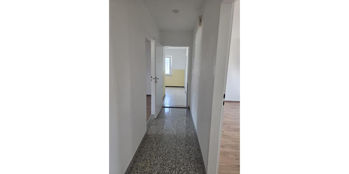 Etagenwohnung Nürnberg Schnepfenreuth - 3 Zimmer, 90 m&sup2;, 1.100&euro; | Angebot:26400495