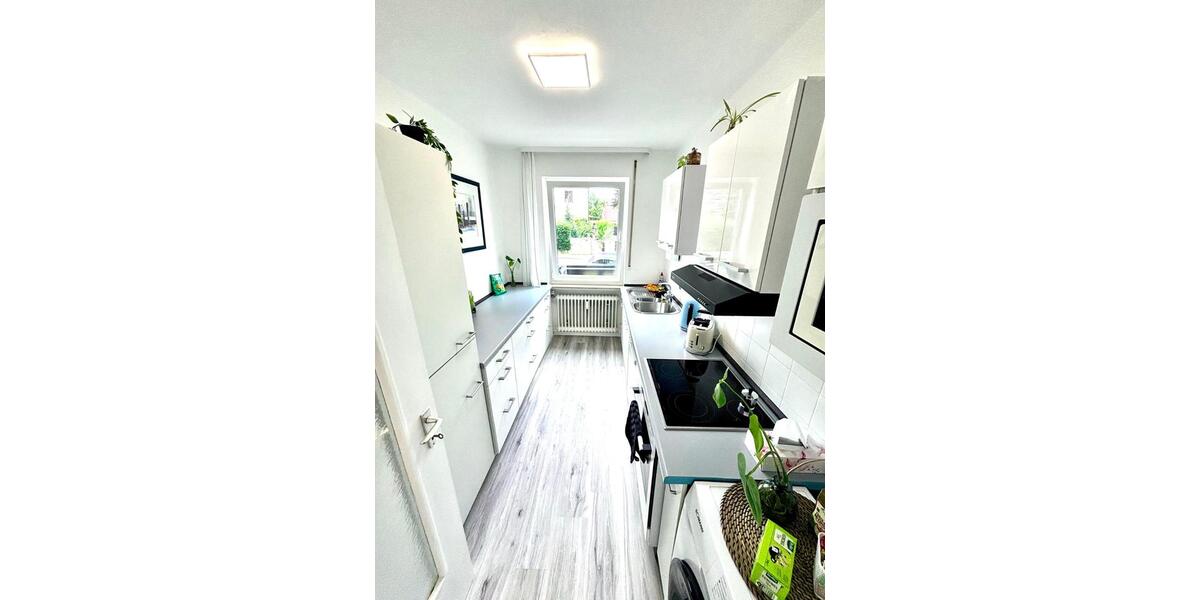 3-Zi.-Gartenwohnung: Renoviert, teilmöbliert, EBK, Balkon, Stpl. 3 zimmer