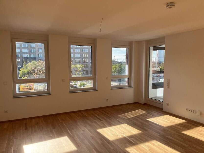 2-Zimmer-Wohnung mit EBK und Loggia in zentraler Lage! 2 zimmer