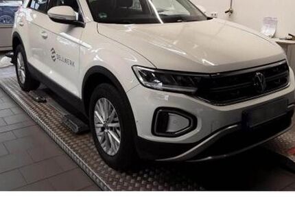 VW T-Roc 60.228 km 24.610 € Nürnberg 90411