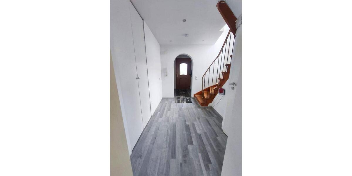 Reihenhaus Zirndorf - 6 Zimmer, 144 m&sup2;, 600.000&euro; | Angebot:27209548