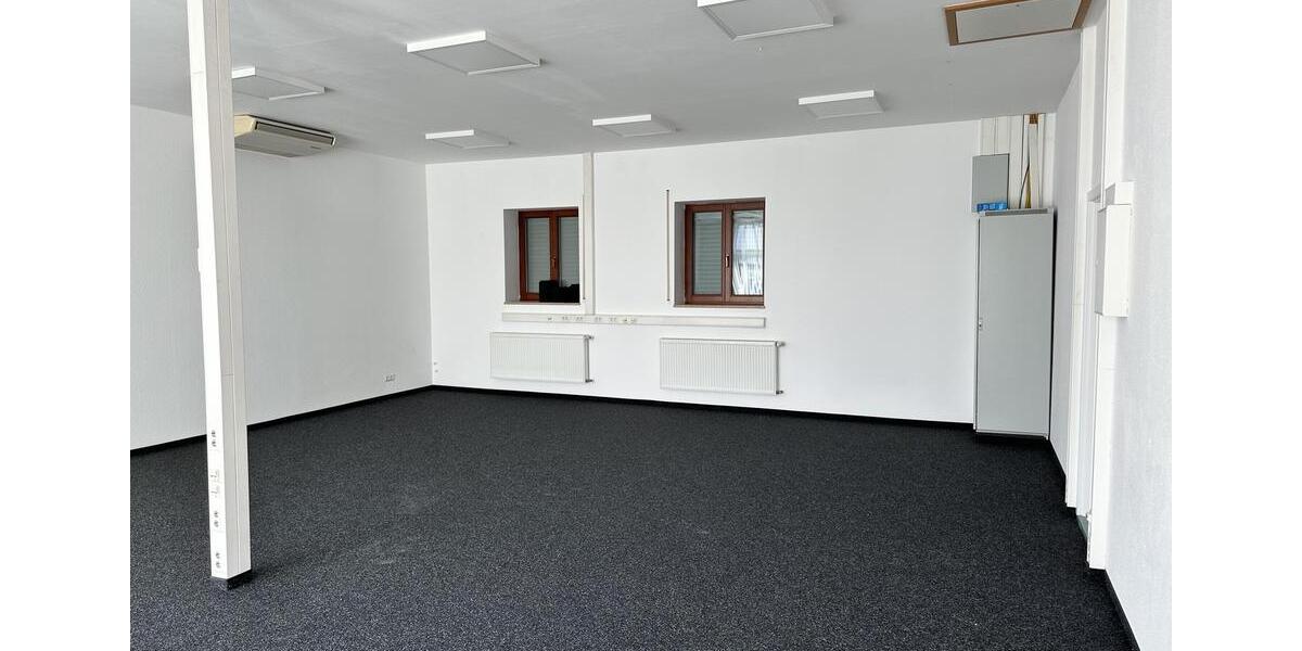 Moderne freitragende Halle mit Bürofläche zu vermietenm, Mühllach, Röthenbach zimmer