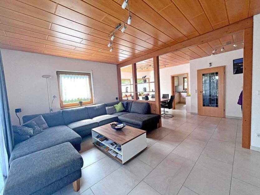 Schönes Einfamilienhaus mit großem Grundstück und Traumblick ins Grüne! 5 zimmer