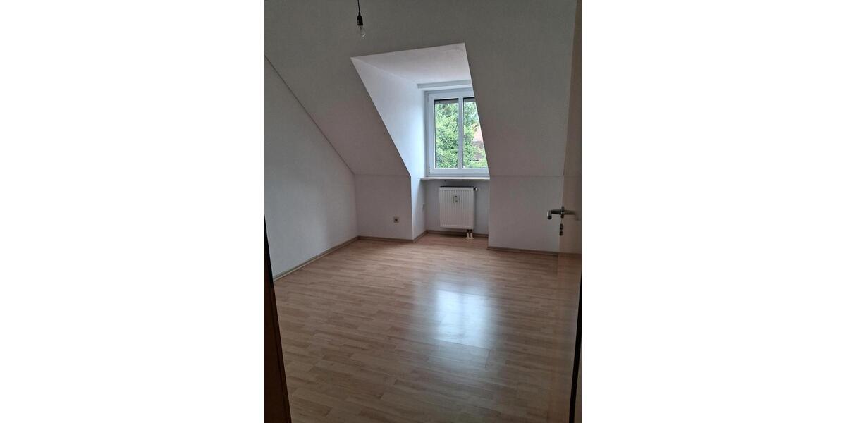 Dachgeschoßwohnung Roth - 3 Zimmer, 75 m&sup2;, 250.000&euro; | Angebot:26990019