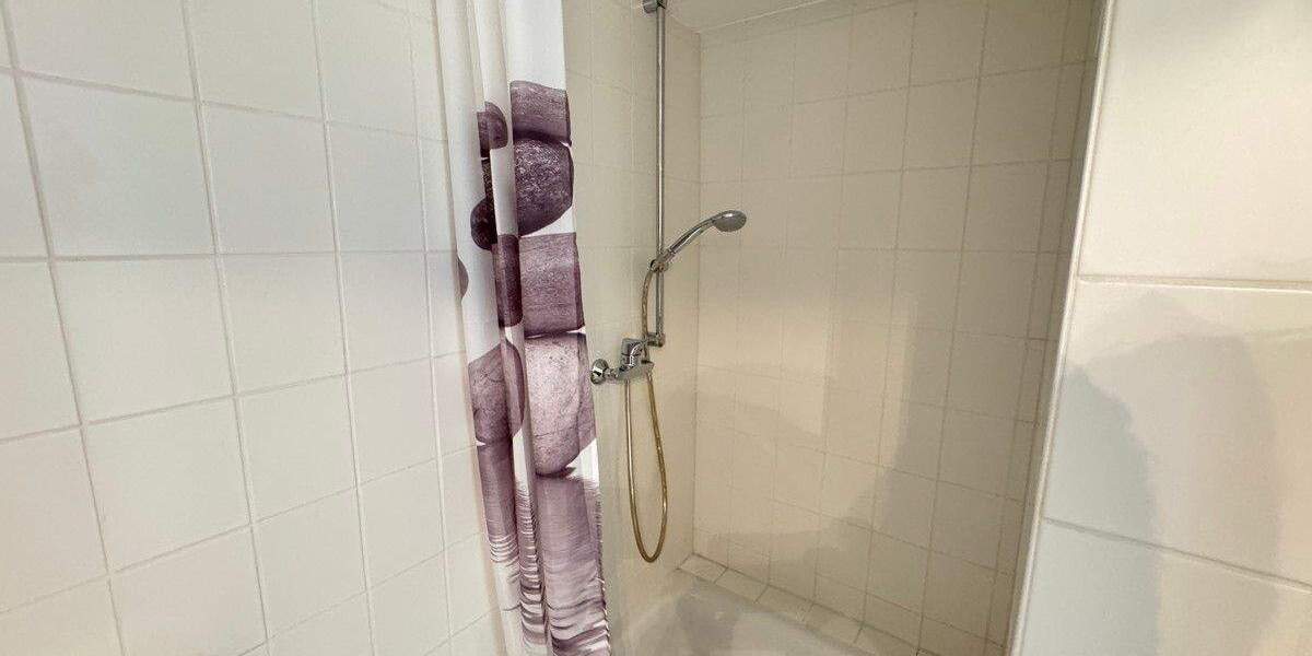 Großzügige 4-Zimmer-Wohnung mit Schwimmbadanteil, 2 Garagen und Zugang zum Gemeinschaftsgarten 4 zimmer