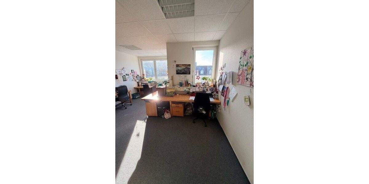 Helle Gewerbefläche in Fürth zu vermieten - erweiterbar auf bis zu 928 Quadratmeter 5 zimmer