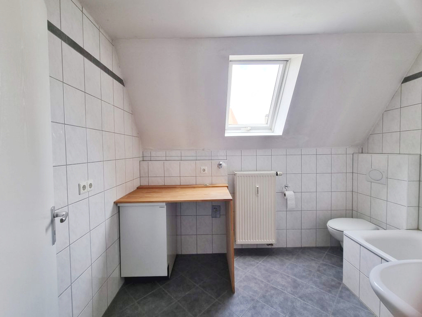 Schöne 3-Zi-Whg - FÜR MAXIMAL 2 PERSONEN -Einbauküche – Tageslichtbad – Wiesengrund in Laufweite zimmer