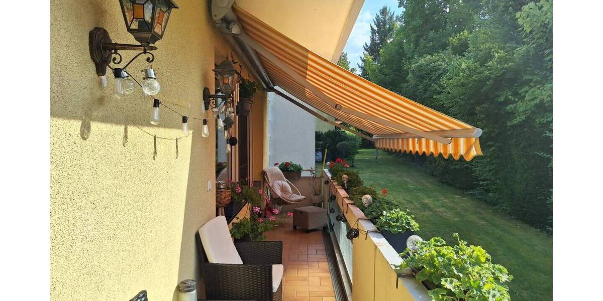 Renovierte 3-Zimmer Wohnung im Hochparterre mit Balkon und Einzelgarage 3 zimmer