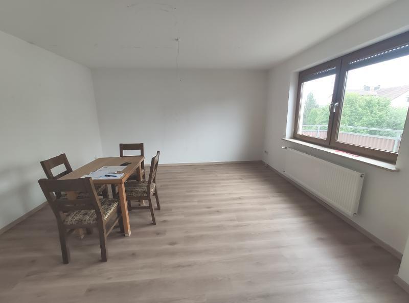 4 Zi. OG Wohnung mit Balkon, Gartenanteil und Garage