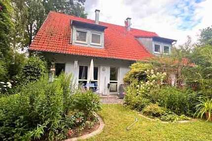 Haus zum Kaufen in Erlangen 1.520.000 € 238 m² 10 zimmer