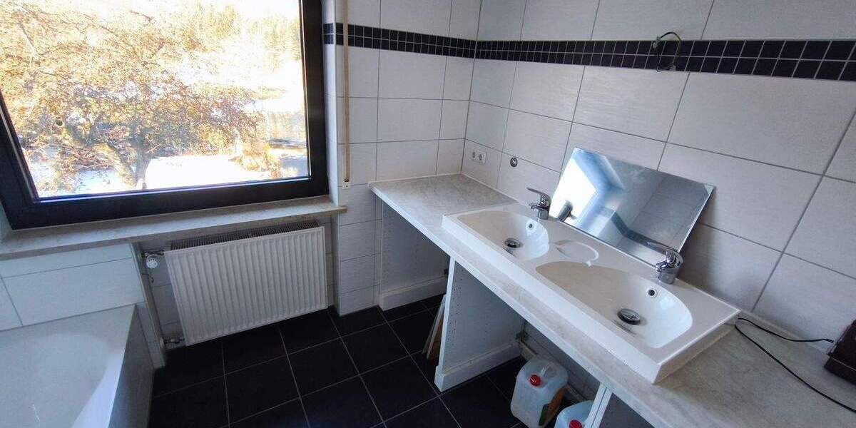 Etagenwohnung Neunkirchen a.Brand Ermreuth - 3 Zimmer, 125 m&sup2;, 1.000&euro; | Angebot:26471152