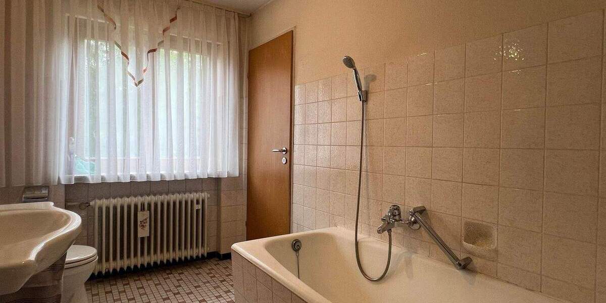 DHH in Erlangen-Frauenaurach...Hier das Besondere! - Zwei Wohneinheiten in einem Haus 5 zimmer