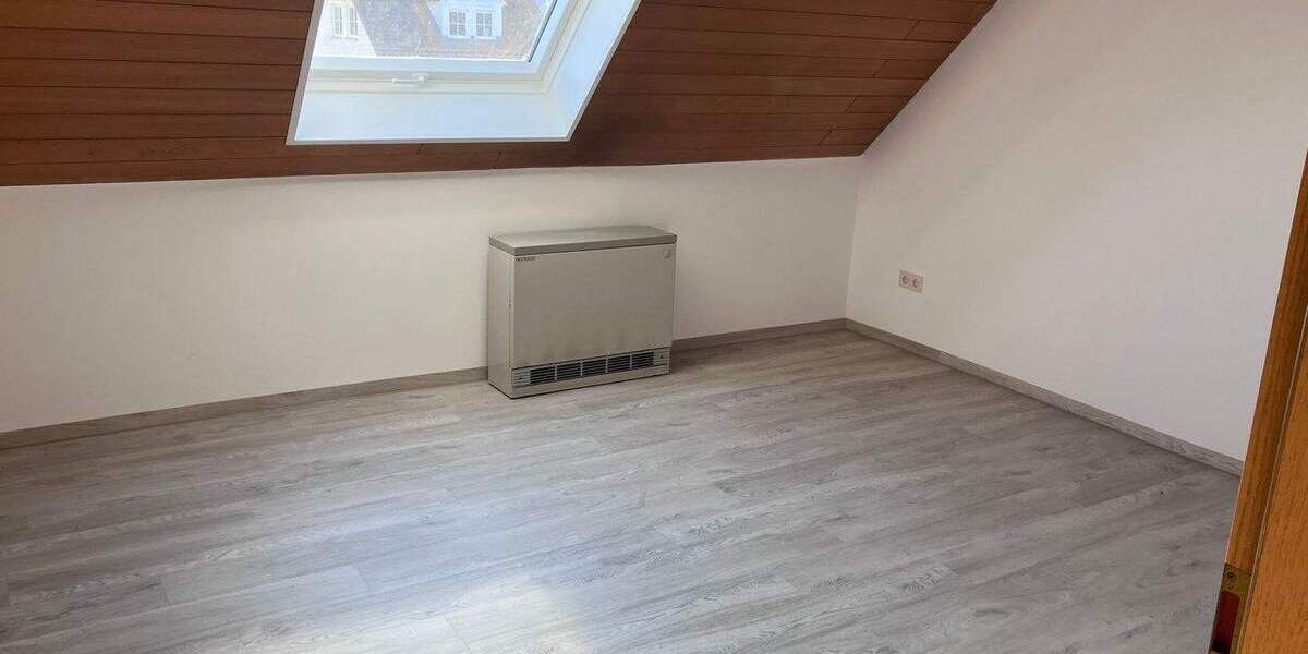 Renovierte 3-Zi.-DGW mit Gartenanteil - 91056 Erlangen-Hüttendorf 3 zimmer