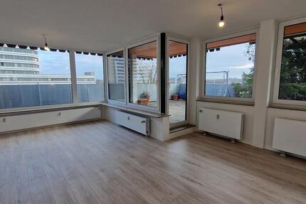 Riesen Dachterrasse und frisch renovierte 2,5-Zimmer-Wohnung im Zentrum von Nürnberg 2 zimmer