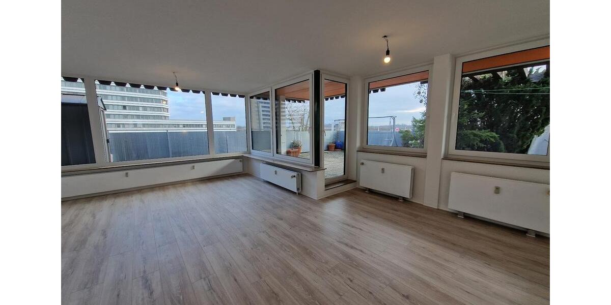 Riesen Dachterrasse und frisch renovierte 2,5-Zimmer-Wohnung im Zentrum von Nürnberg 2 zimmer