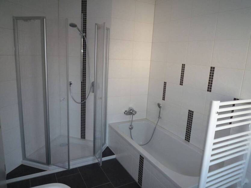 Neuwertige Wohnung am Kellerwald inkl. 2x Stellplätzen und Einbauküche