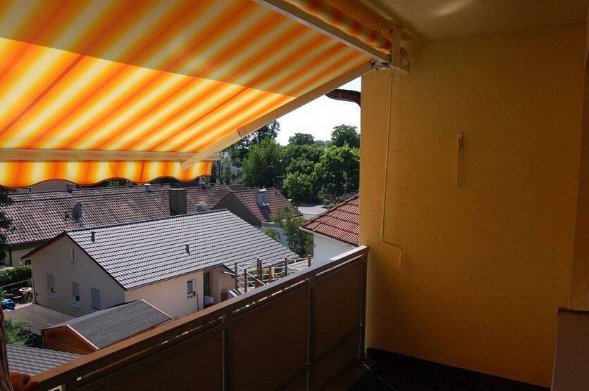 Sanierte große und helle 3 - Zimmer Wohnung in zentraler Lage!