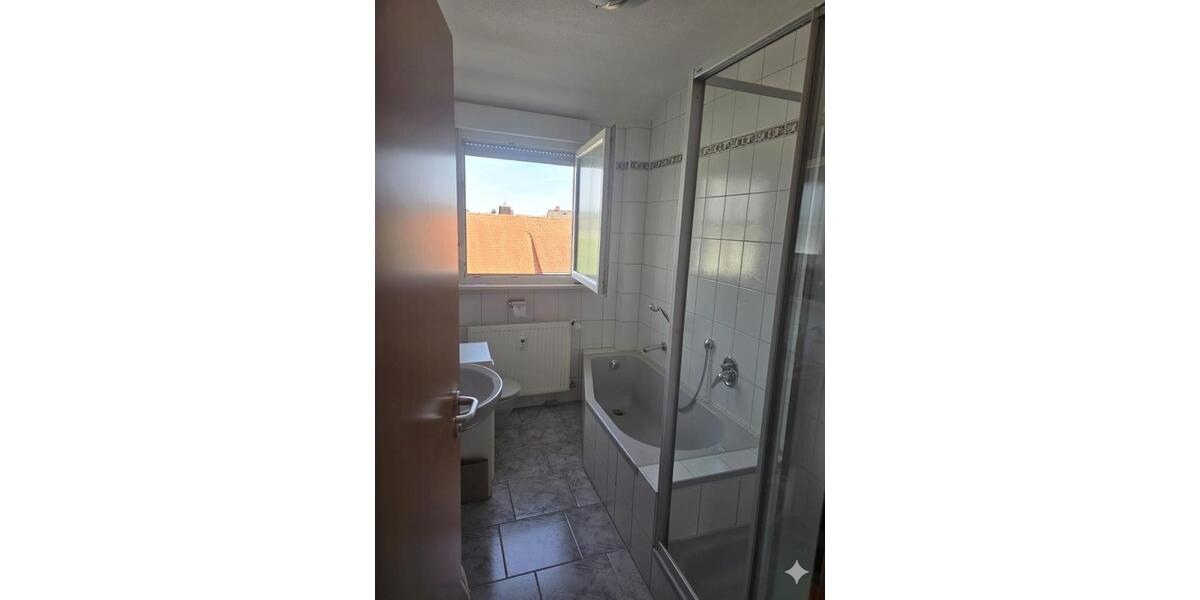 Dachgeschoßwohnung Fürth Atzenhof - 2.5 Zimmer, 69 m&sup2;, 890&euro; | Angebot:25944302