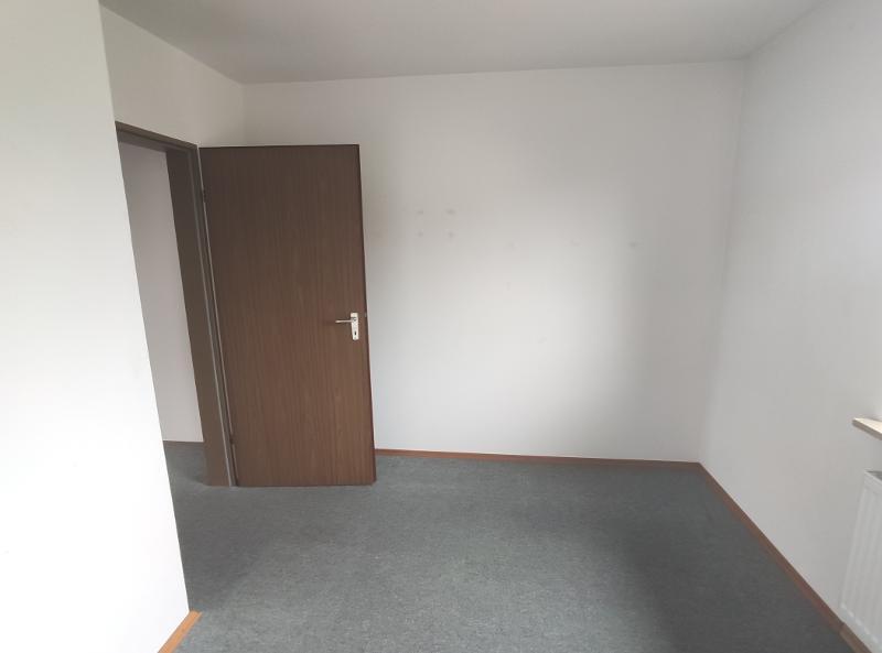 4 Zi. OG Wohnung mit Balkon, Gartenanteil und Garage