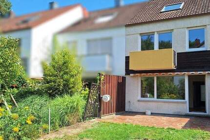 Perfekt für die Familie: Reihenmittelhaus in guter und ruhiger Lage mit Garten und Garage 3 zimmer