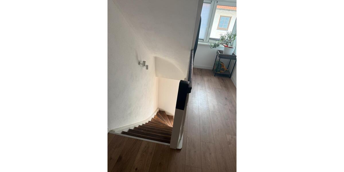 Einfamilienhaus Uttenreuth - 7 Zimmer, 181 m&sup2;, 1.999&euro; | Angebot:27614404