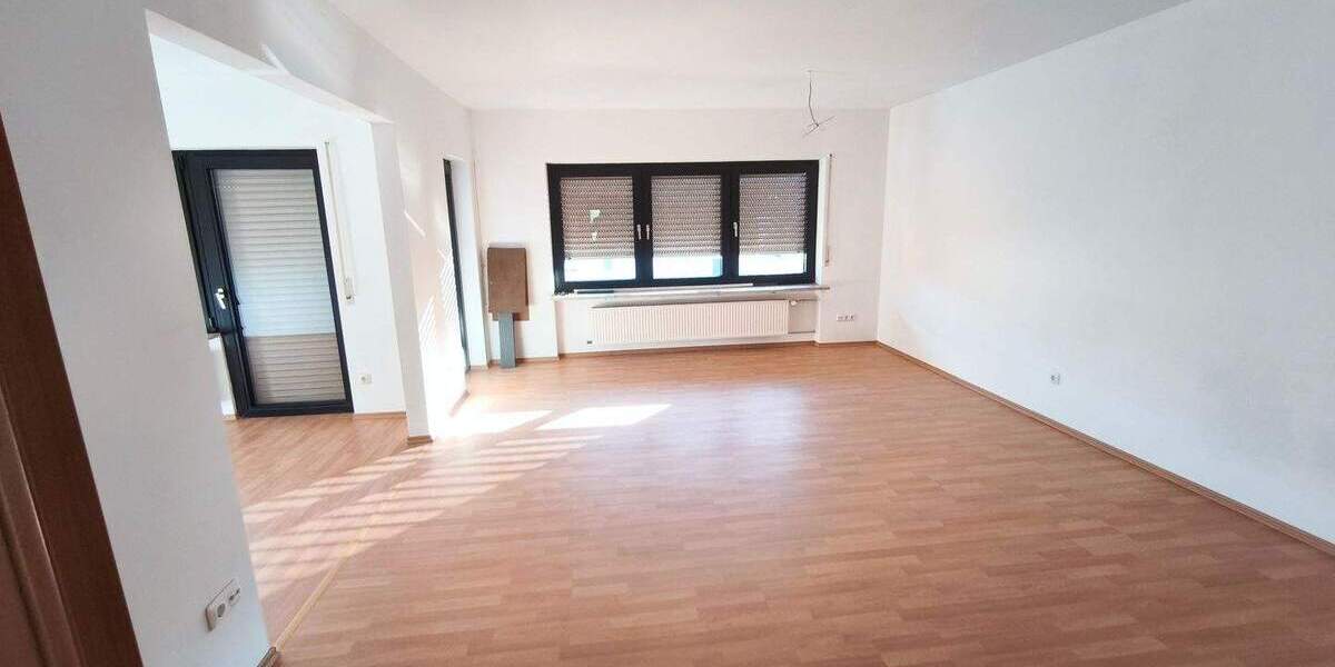 Etagenwohnung Neunkirchen a.Brand Ermreuth - 3 Zimmer, 125 m&sup2;, 1.000&euro; | Angebot:26471152