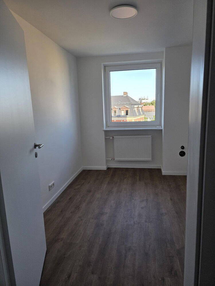PROVISIONSFREI Attraktive, komplett renovierte 2-Zimmer-Wohnung mit Balkon zentrale Lage in Fürth