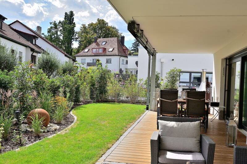 Exklusive GartenWohnung 112 m², lichterfülltes Wohnen mit 3 Zimmer und 2 TG Stellplätzen und vielen Extras, fast wie Erstbezug