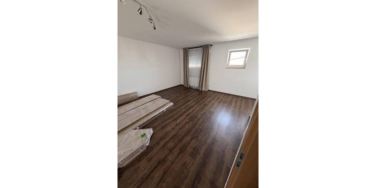 Reihenmittelhaus Feucht - 5 Zimmer, 165 m&sup2;, 2.300&euro; | Angebot:26778559