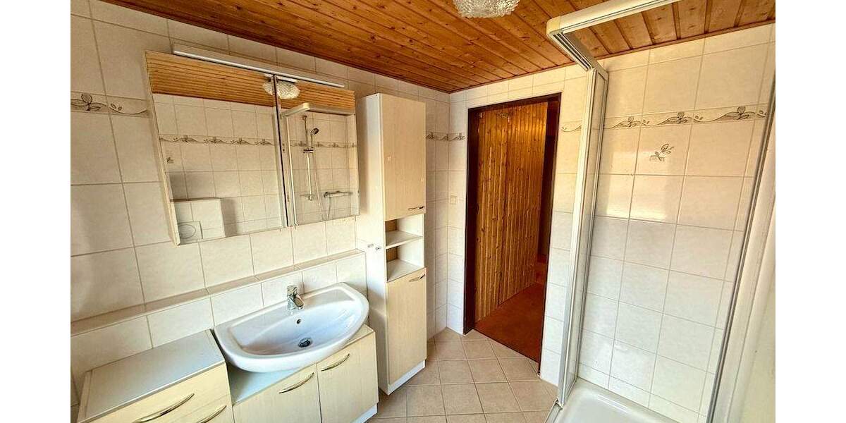 Doppelhaushälfte mit Doppelgarage und großzügigen Garten 5 zimmer