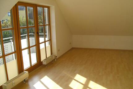 2-Zimmer-Wohnung (68 m²) mit extra großen Garage