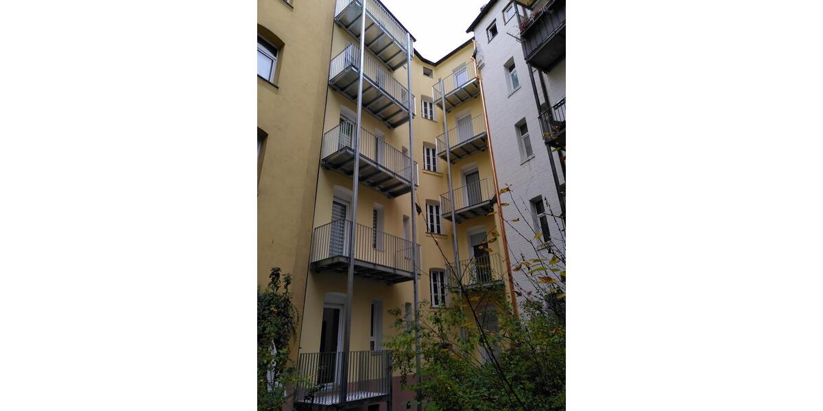Dachgeschoßwohnung Nürnberg Gleißhammer - 3 Zimmer, 75 m&sup2;, 800&euro; | Angebot:24733109