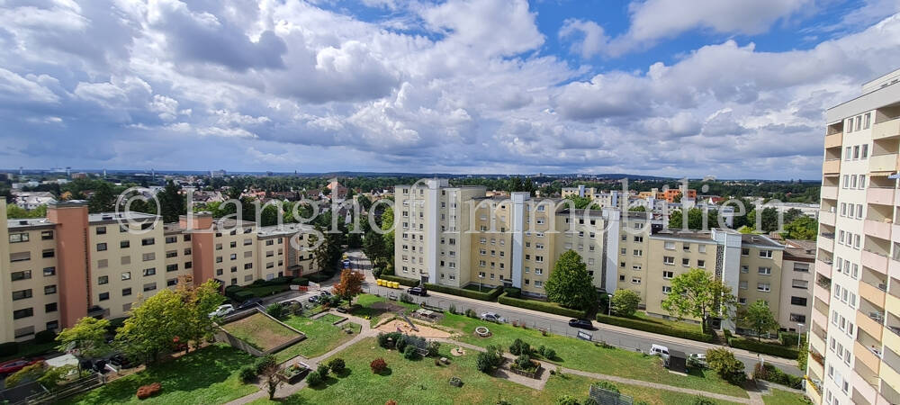 Exklusive 2-Zimmer-Wohnung, ganz oben, mit Balkon und super Fernsicht - sofort bezugsfrei,