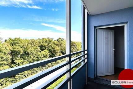 Platz für die ganze Familie! Große, gepflegte 5-6 Zi. Wohnung ganz oben mit Balkon im Nürnberger Westen!