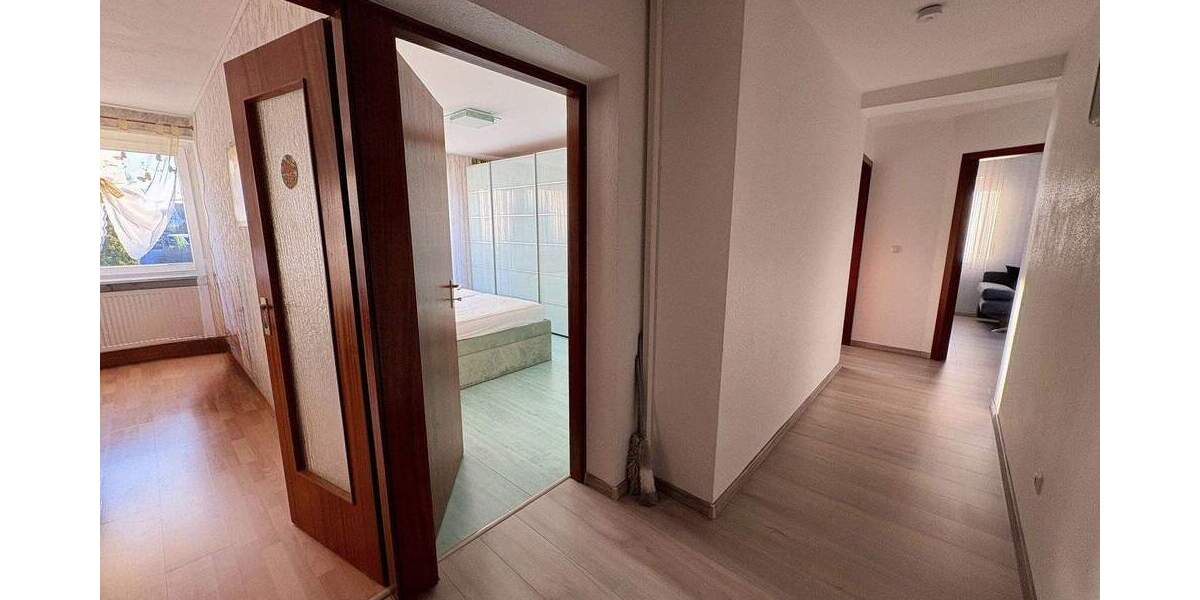 Hier wohnt man gern: Kinder willkommen...Großzügiges REH in ER-Eltersdorf 8 zimmer