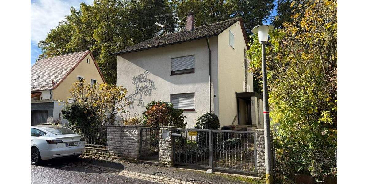 Einfamilienhaus Roßtal - 7 Zimmer, 165 m&sup2;, 450.000&euro; | Angebot:25703799